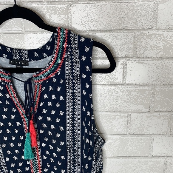 Tribal Tasseled Print Sleeveless Tank Top - Picture 4 of 10